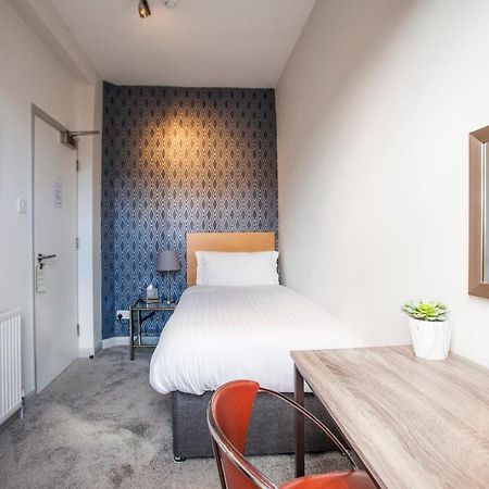 Asperion Hotel Гилдфорд Екстериор снимка